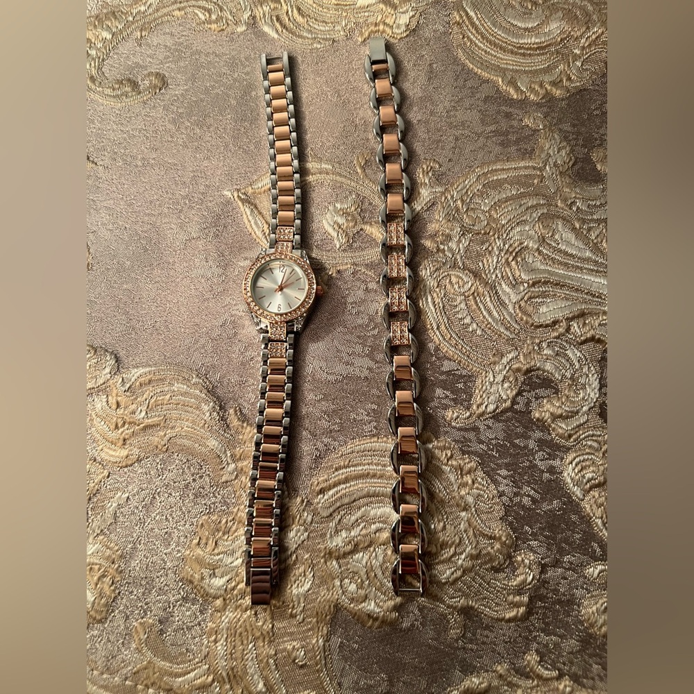 Rose Gold Rhinestone Women's Watch - Picture 7 of 7